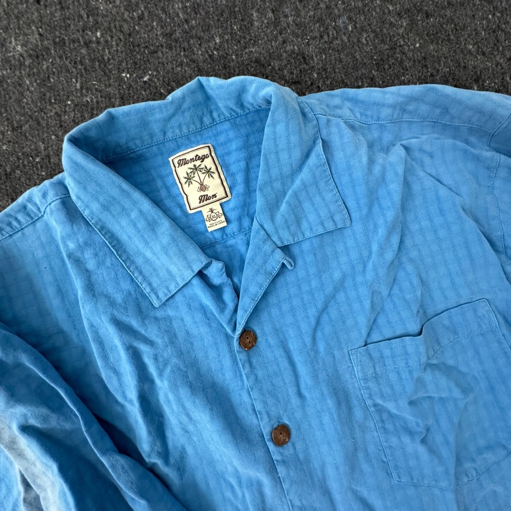 Montego Bay Shirt Men XL Blue Camp 100% Silk Textured Short Sleeve Pocket